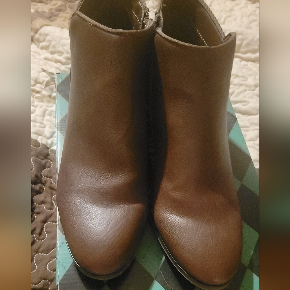 Ankle brown boots